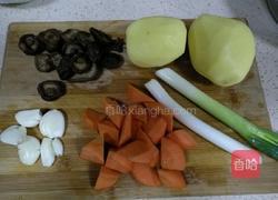 土豆炖鸡腿的做法图解2