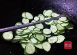 青瓜炒鱼片的做法图解2