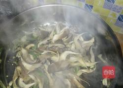 蘑菇炒油菜的做法图解3