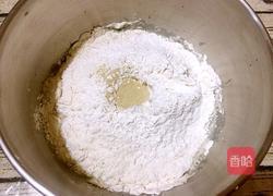 蜂蜜脆皮小面包的做法图解2