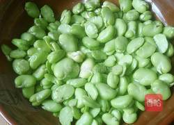 剁椒蚕豆炒鸡蛋的做法图解1