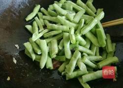 扁豆虾仁炒面的做法图解4