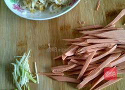 火腿肠炒酸菜丝的做法图解2