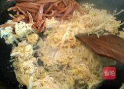 火腿肠炒酸菜丝的做法图解6