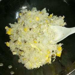 鸡蛋香菇炒饭的做法[图]