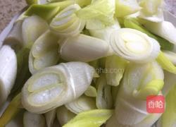 腊肠炒大葱的做法图解2