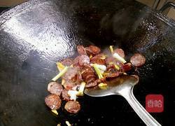 香肠炒胡萝卜的做法图解4