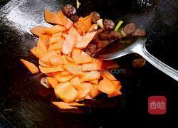 香肠炒胡萝卜的做法图解5