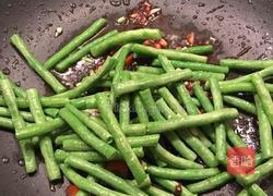 黄豆酱炒豆角的做法图解7