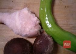香菇焖鸡腿的做法图解1