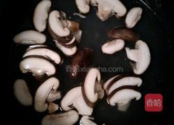 香菇焖鸡腿的做法图解4