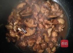 香菇焖鸡腿的做法图解8