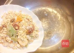 牛奶燕麦粥的做法图解3