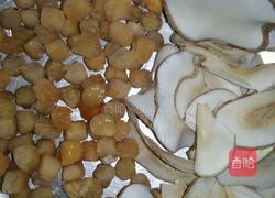 花胶瑶柱海底椰排骨汤的做法图解2