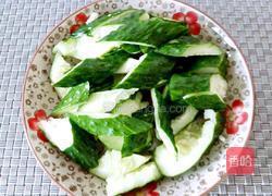 鸡胗拌瓜条的做法图解2