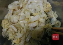 土豆酸菜素包子的做法图解1