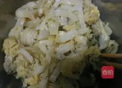 Illustration of how to make potato and pickled vegetable buns 1