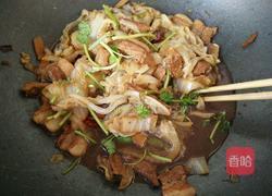 五花肉烧白菜的做法图解8