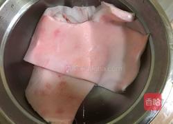 自制肉皮冻的做法图解1