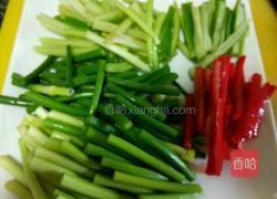 蒜苔炒鱿鱼的做法图解3