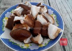 香菇炖鸡腿的做法图解3