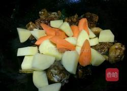 胡萝卜土豆焖鸡腿的做法图解8