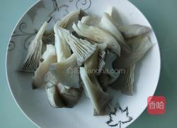 平菇炒鸡蛋的做法图解3