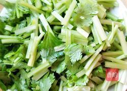 香芹炒鸡丁的做法图解2