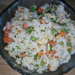 胡萝卜豆角鸡蛋炒饭的做法[图]