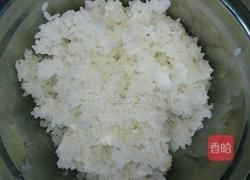 胡萝卜豆角鸡蛋炒饭的做法图解1