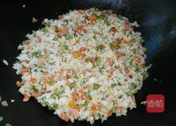 胡萝卜豆角鸡蛋炒饭的做法图解7
