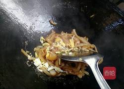 猪肉皮炒白菜杆的做法图解4