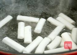 白菜炒年糕的做法图解1