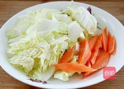 白菜炒年糕的做法图解2