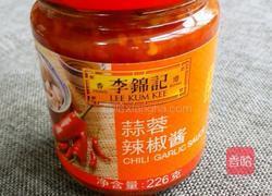 蒜蓉辣椒酱炒包菜的做法图解1