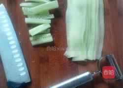 凉拌黄瓜卷的做法图解1