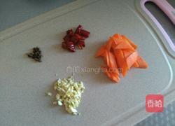 西兰花拌木耳的做法图解3