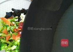 西兰花拌木耳的做法图解7