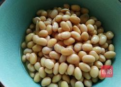 黄豆炖鲫鱼的做法图解2