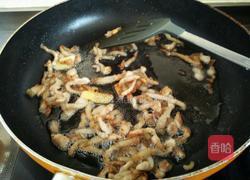五花肉炒海鲜菇的做法图解5