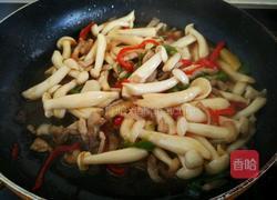 五花肉炒海鲜菇的做法图解10