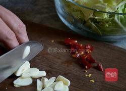 手撕包菜的做法图解2