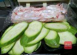 鱼卜炒翠玉瓜的做法图解2