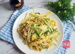 Illustration of how to make fried noodles with soy sauce 10