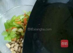 西芹炝拌花生米的做法图解9