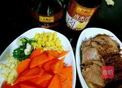 红萝卜炒牛肉的做法图解1