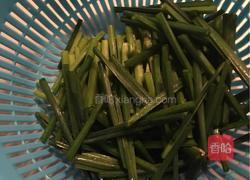 韭菜花炒河虾的做法图解3