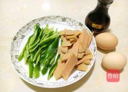 青椒火腿肠炒蛋的做法图解2