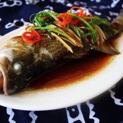 黄豆酱豉油蒸鲈鱼的做法[图]