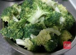 蚝油西蓝花虾仁的做法图解2